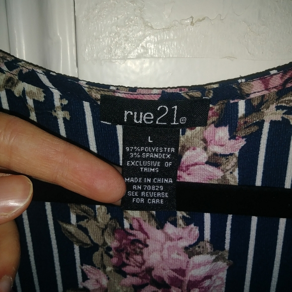 Floral romper with skirt - Picture 2 of 4